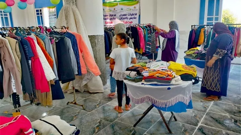 توزيع الملابس الجديدة مجان علي 350 أسرة بالحامول