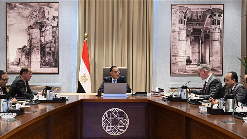 مدبولى يستعرض الفرص الاستثمارية بقطاعات البترول والغاز والتعدين