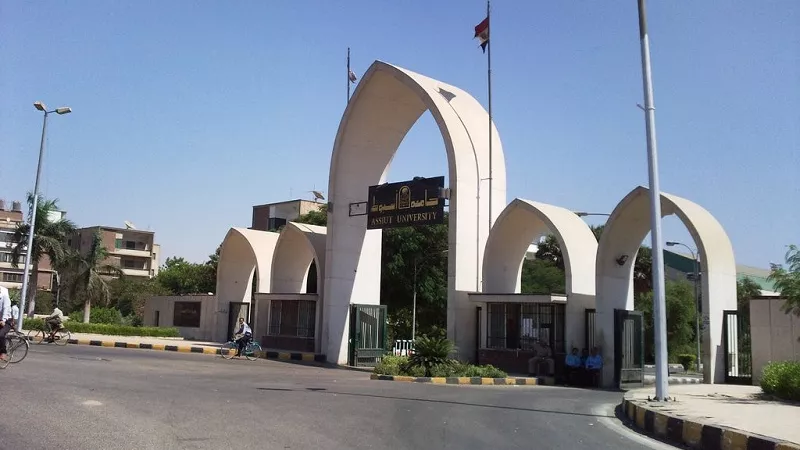 جامعة أسيوط تعلن استعدادها للعام الدراسي الجديد ببرامج متميزة