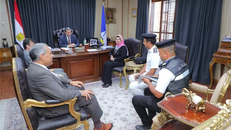 محافظ دمياط يناقش خطة تنظيم الحركة المرورية وتحقيق الإنضباط