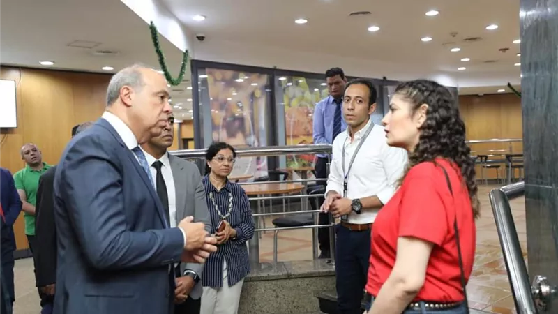 وزير الطيران يتفقد المجلس الطبى الجوي لمتابعة الخدمات المقدمة