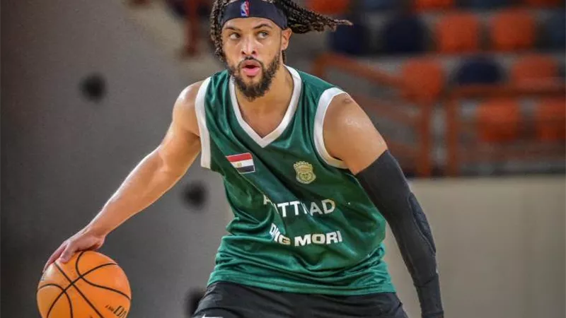 الاتحاد السكندري يمدد عقد لاعبه الأمريكي مايكل ديكسون
