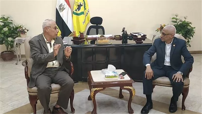 محافظ شمال سيناء يستقبل عدد من نشطاء التواصل الاجتماعي