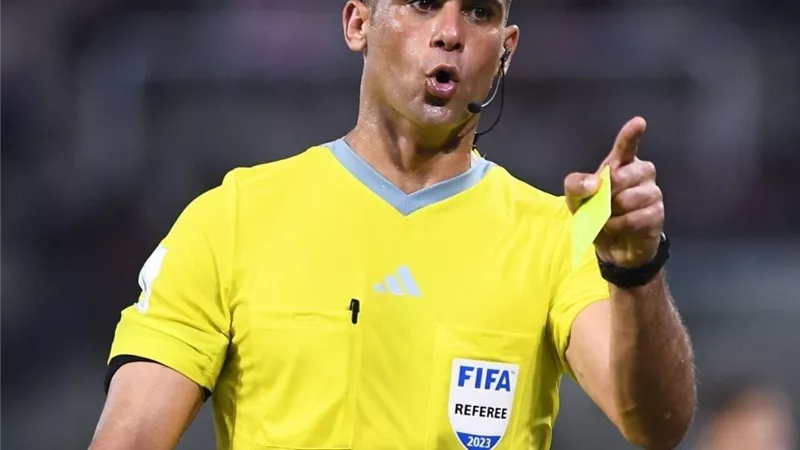 اتحاد الكرة يعلن طاقم حكام مباراة الزمالك وطلائع الجيش في الكأس