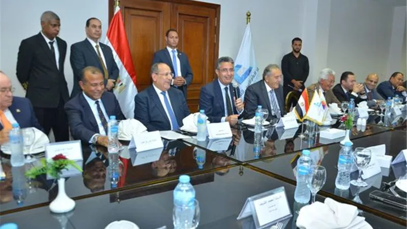 وزير التموين يلتقى رئيس الاتحاد للغرف التجارية لبحث آليات التعاون