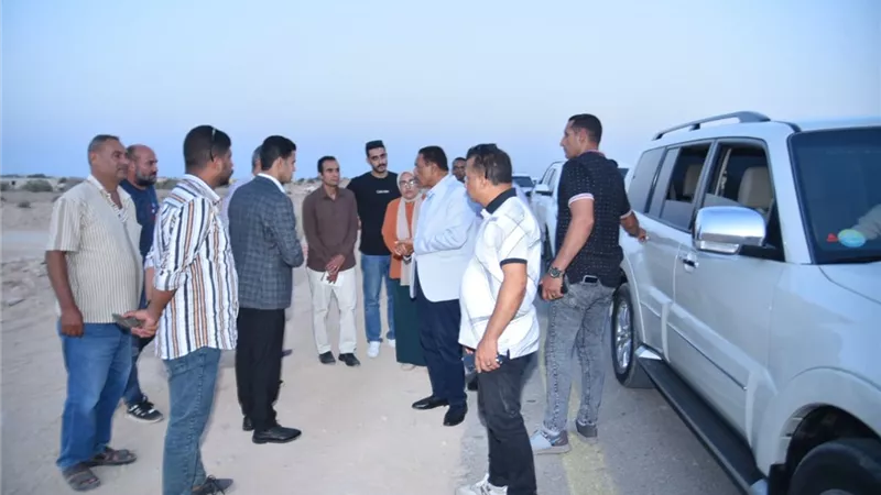محافظ مطروح يقيل رئيس قرية أطنوح لتقاعسه عن العمل