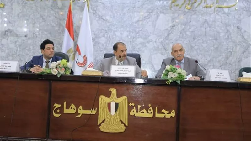 محافظ سوهاج يشدد على إنهاء ملف التصالح فى مخالفات البناء