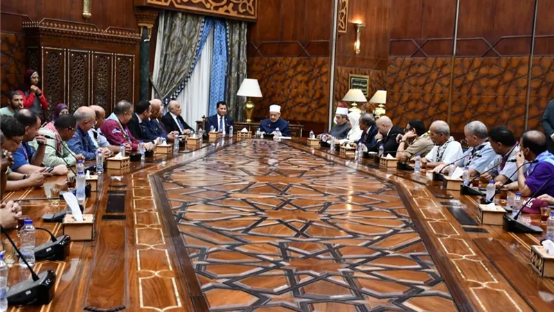 شيخ الأزهر ووزير الشباب يستقبلان وفد اتحاد الكشافة المسلم