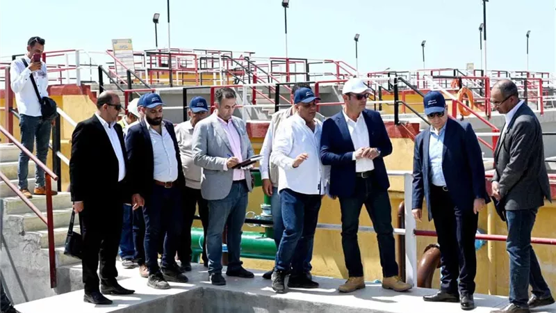 وزير الإسكان ومحافظ كفر الشيخ يتفقدان محطة مياه مطوبس الشمالية