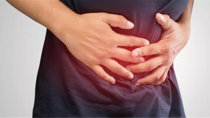 اعرف الفرق بين أعراض الإصابة بالجرثومة أو فيروس المعدة