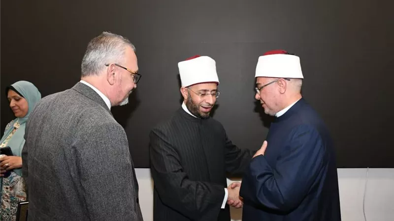 وزير الأوقاف يكرم الشيخ صبري والمهندس مجدي لبلوغهما سن المعاش