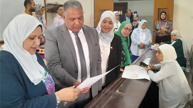 نائب رئيس جامعة الأزهر يتفقد لجان اختبارات القدرات بفرع البنات