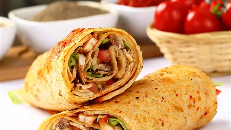 سندوتش الشاورما السوري أجمل وأصح وأوفر في البيت.. اعرفي الطريقة