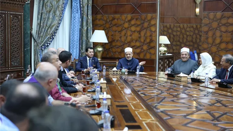شيخ الأزهر يستقبل وفد اتحاد الكشافة المسلم بحضورممثلين عن١٧٤دولة