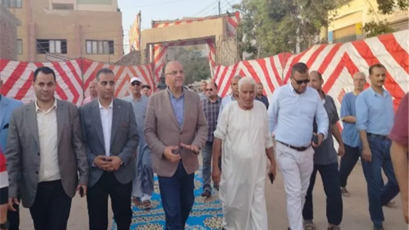 محافظ القليوبية ومدير الرياضة يفتتحان حمامات سباحة في مراكز شباب