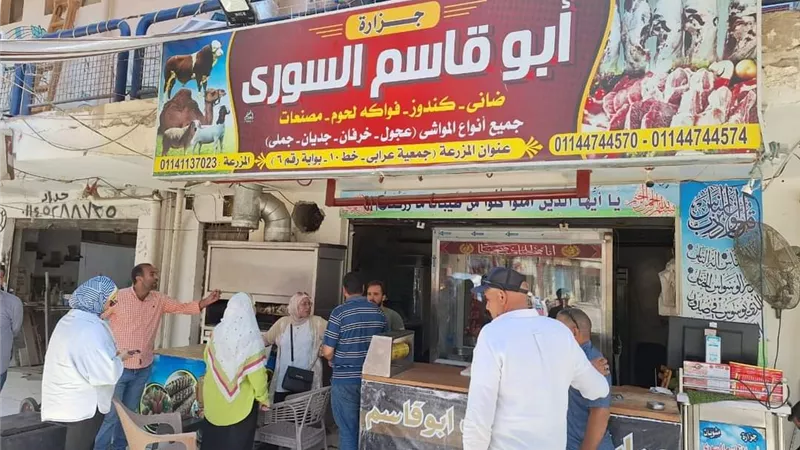 حملة تموينية موسعة علي محال بيع المواد الغذائية والتجارية بالعبور