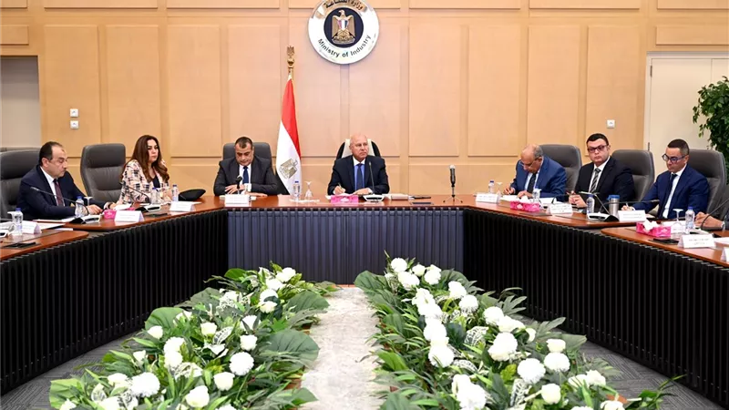 معارض لمستلزمات الإنتاج.. تفاصيل اجتماع المجموعة الوزارية للتنمية الصناعية