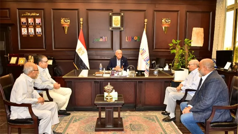 محافظ الأقصر:قرار مد ساعات فتح المحال التجارية يستهدف تنشيط حركة التجا