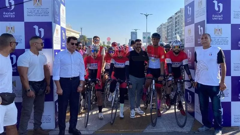 وزير الشباب والرياضة يطلق ماراثون للدراجات بالعلمين