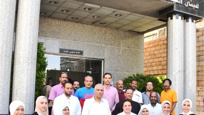 محافظ أسوان يتفقد منظومة العمل داخل معهد الأورام