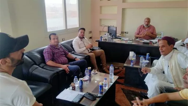 جلسة حوارية لوكيل وزارة الصحة بمطروح مع شيوخ وعواقل مدينة السلوم