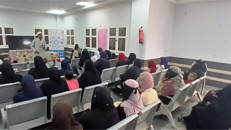 محافظ أسوان يتابع جلسات برنامج 