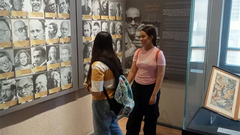 ٣٣ طالبا زاروا متحف نجيب محفوظ