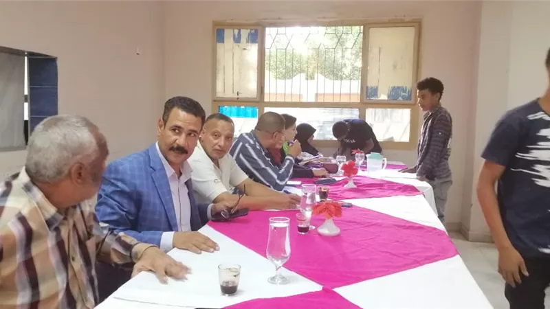 مدير إدارة دشنا يتفقد اختبارات قبول طلاب المدرسة الفندقية