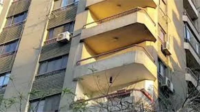 يستحق المساعدة
