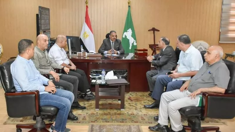 محافظ الشرقية يلتقي مساعد وزيرالري للشركات والإستثمار