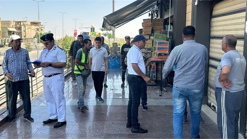 جهاز مدينة الشروق يغلق 19 محل ويحرر 5 محاضر إشغال.. بالصور
