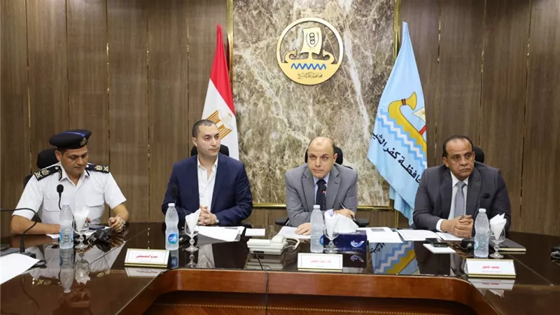 محافظ كفرالشيخ يعقد اجتماعًا بلجنة الطرق لمعالجة النقاط الخطرة