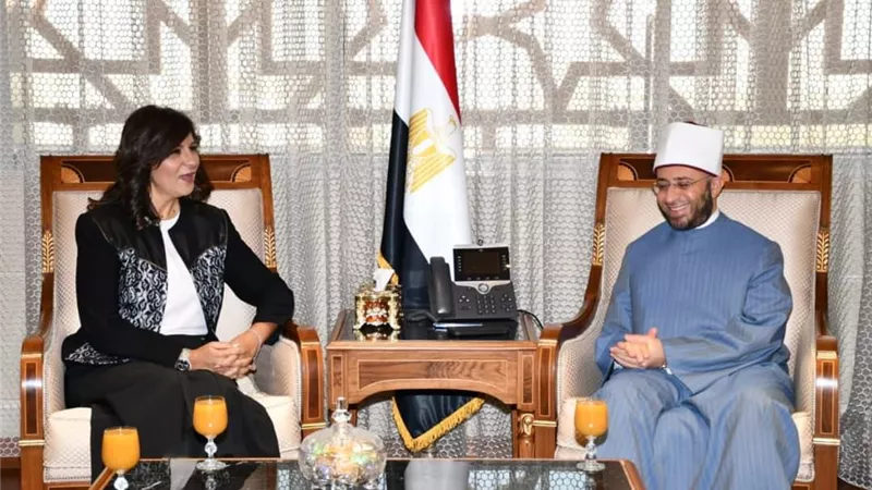 وزير الأوقاف يستقبل السفيرة نبيلة مكرم ووفد التحالف الوطني