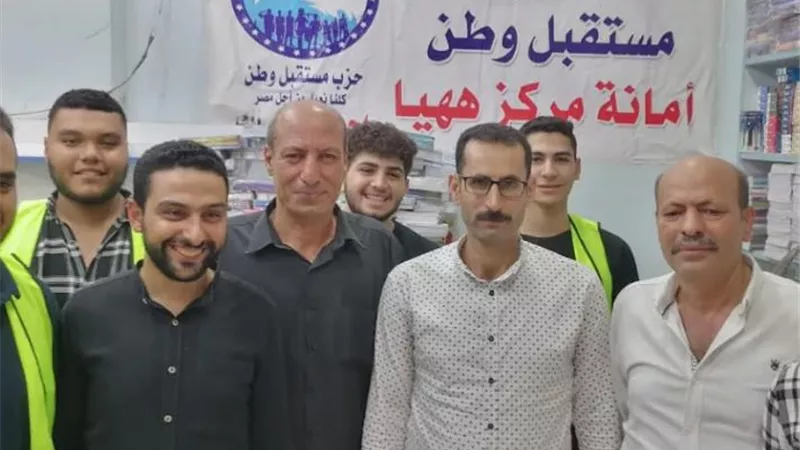 اقبال كبير علي معرض