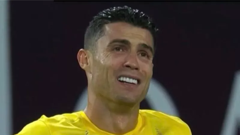فيديو .. حسرة رونالدو بعد التعادل فى أولى مباريات الدورى السعودى