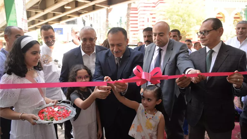 محافظ أسيوط وأمين حزب مستقبل وطن يفتتحان معرض المستلزمات المدرسية