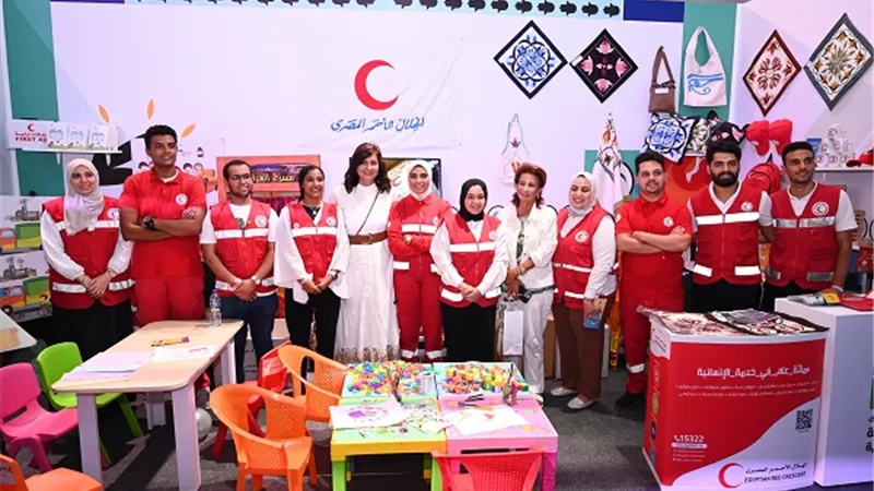 رئيسة الأمانة الفنية للتحالف الوطني للعمل الأهلي تزور معرض تنمية الأسرة بالعلمين