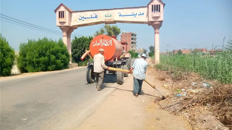 محافظ كفرالشيخ يتابع أعمال التجميل والنظافة بقرى قلين