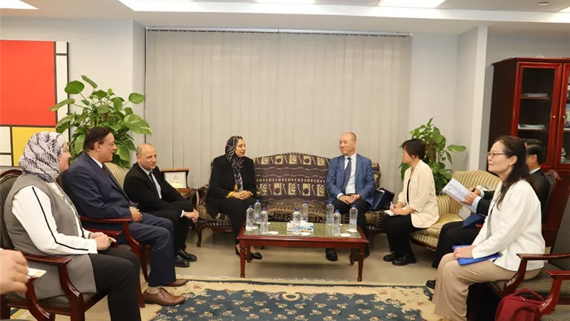 جامعة عين شمس تستقبل وفد المؤسسة الوطنية الصينية للعلوم الطبيعية
