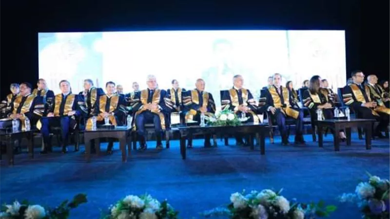 رئيس جامعة كفر الشيخ يشهد تخريج دفعة من الأكاديمية العربية للعلوم