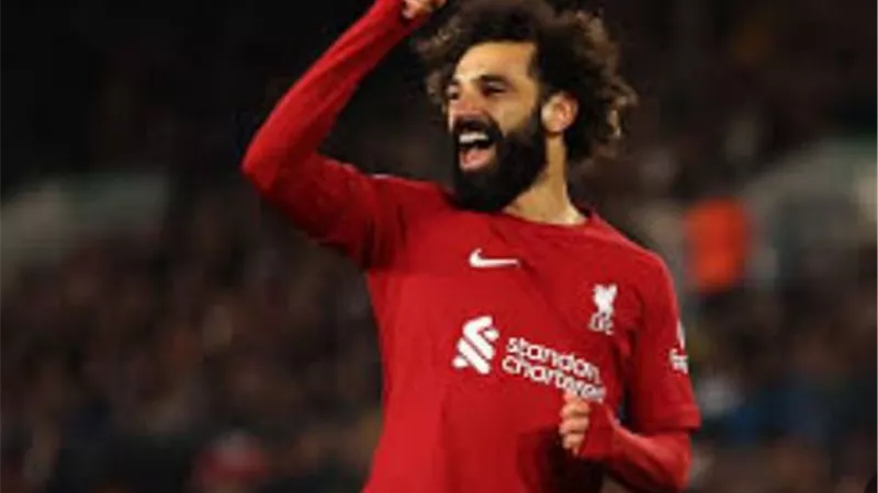 لاعب استثنائي .. مُذهل.. أسطورة آرسنال يتغزل فى محمد صلاح