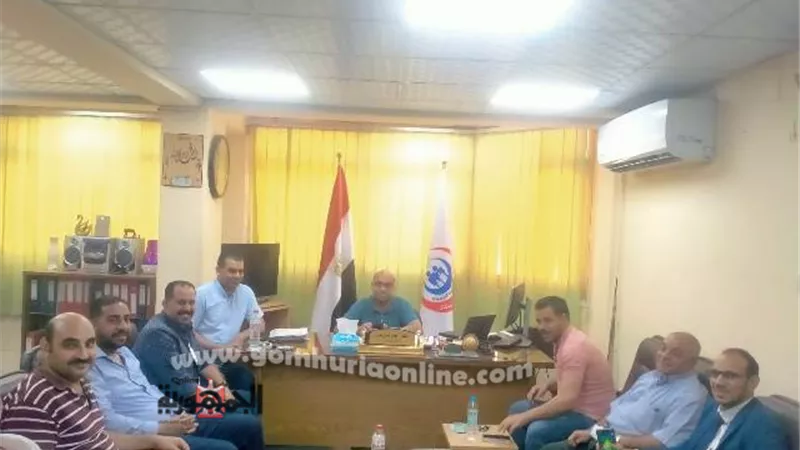 إجتماع موسع لمديري الإدارات الصحية ومستشفيات قنا لبحث خطة التشغيل