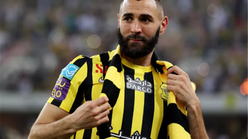ديابي و بنزيما فى هجوم اتحاد جده ضد الخلود في الدوري السعودي