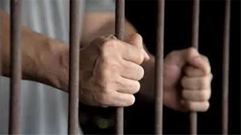 اقتحموا مقر صحيفة لحذف تحقيق..ضبط شخصين انتحلا صفة رجال شرطة