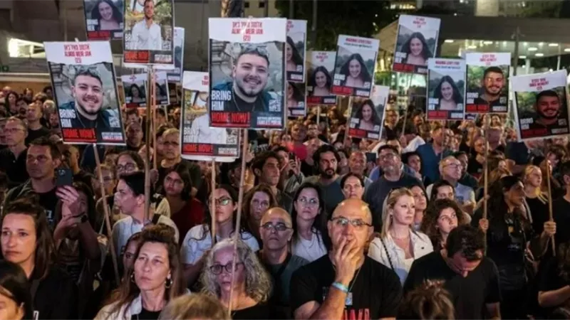 عائلات المحتجزين الإسرائيليين: نتنياهو يعرقل صفقة التبادل بشكل ممنهج