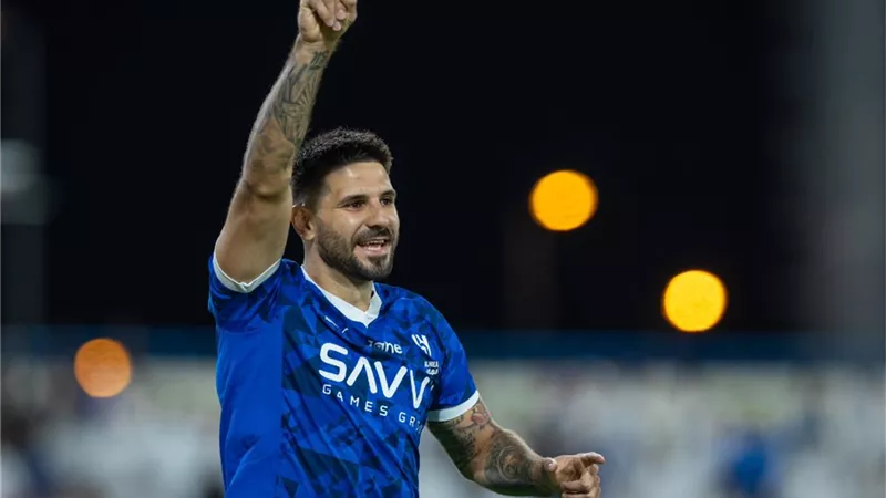الهلال يهزم الأخدود بثلاثية في بداية مشواره بالدوري السعودي