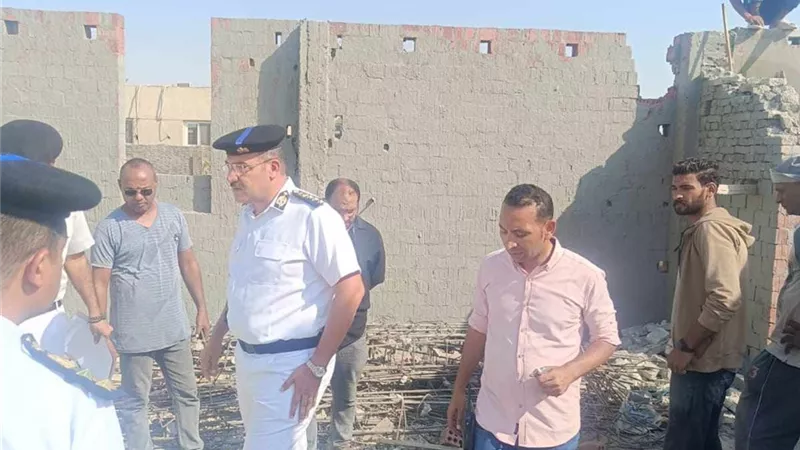 جهاز مدينة ٦ أكتوبر ينفذ حملة مكثفةلإزالة غرف السطح غير القانونية