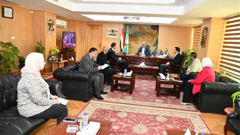 محافظ الفيوم يناقش آليات تنظيم مهرجان رياضي لطلاب الجامعات