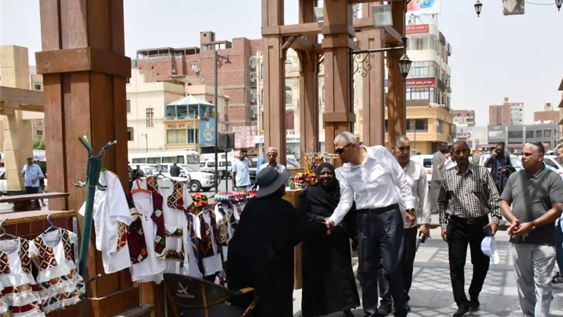 محافظ أسوان يتفقد السوق السياحى القديم ..صور