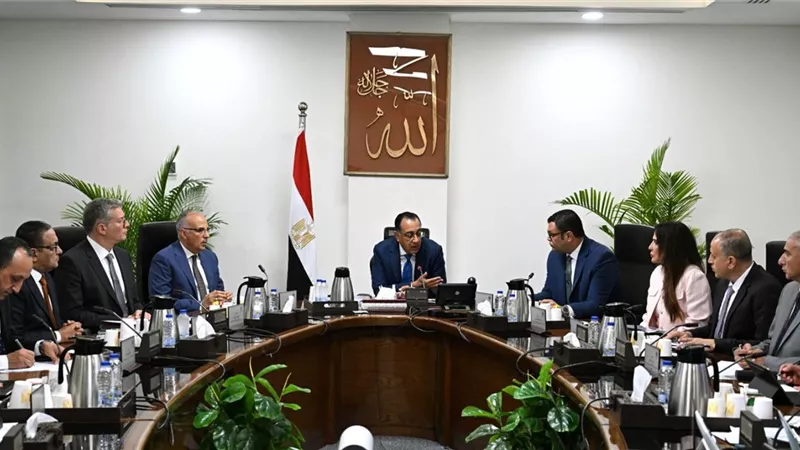 رئيس الوزراء يُتابع مشروعات شركة 